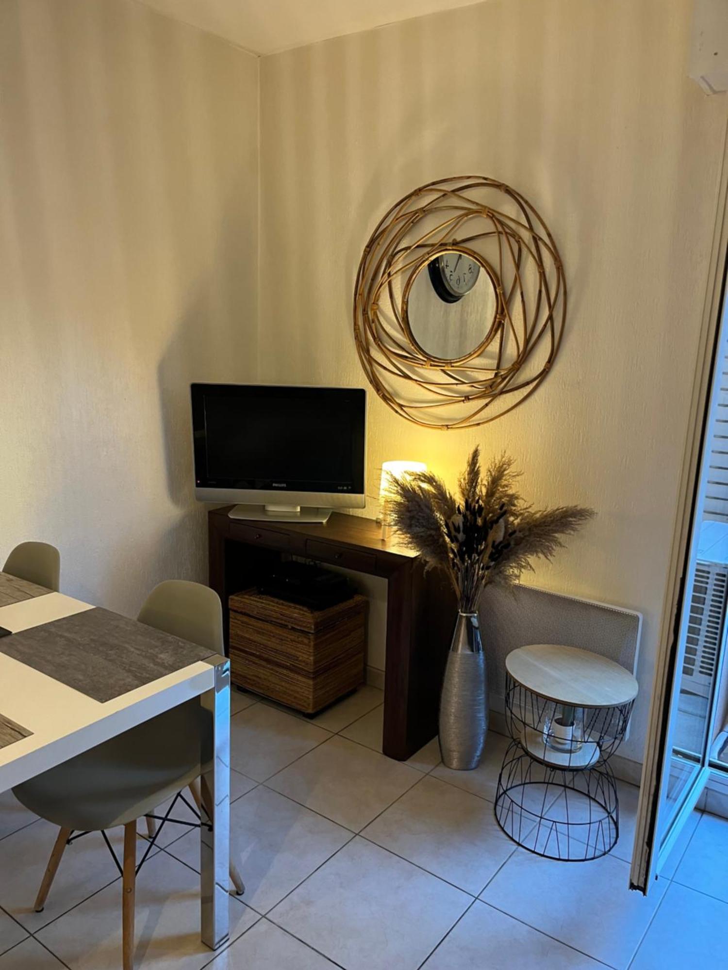 Appartement T2 Avec Terrasse Centre Ville D'Aix En Provence エクス＝アン＝プロヴァンス エクステリア 写真